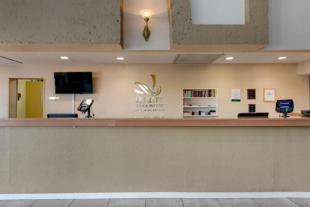 Quality Inn & Suites Conference Center New Port Richey Exterior photo
