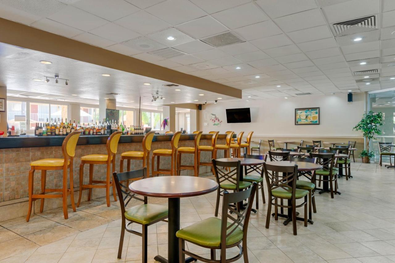 Quality Inn & Suites Conference Center New Port Richey Exterior photo