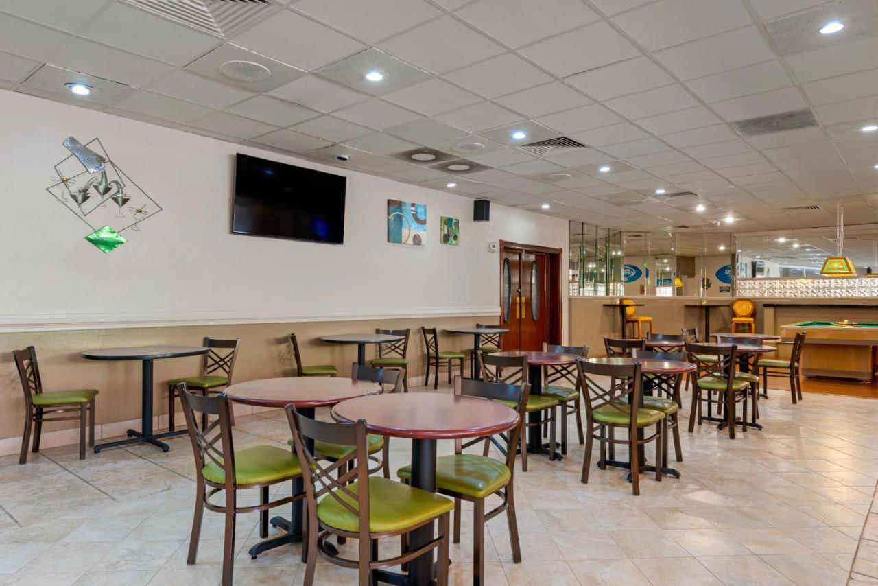 Quality Inn & Suites Conference Center New Port Richey Exterior photo