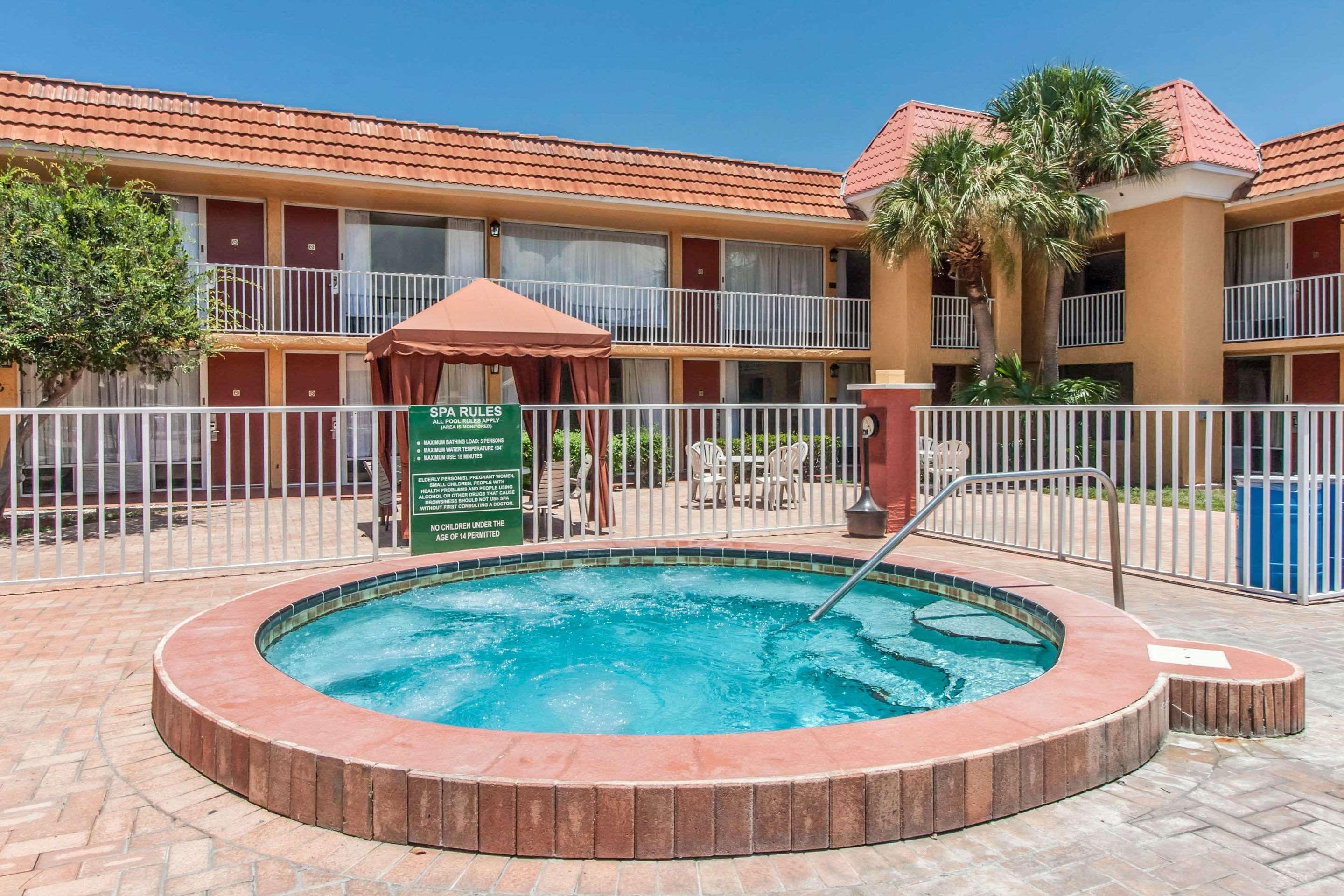 Quality Inn & Suites Conference Center New Port Richey Exterior photo
