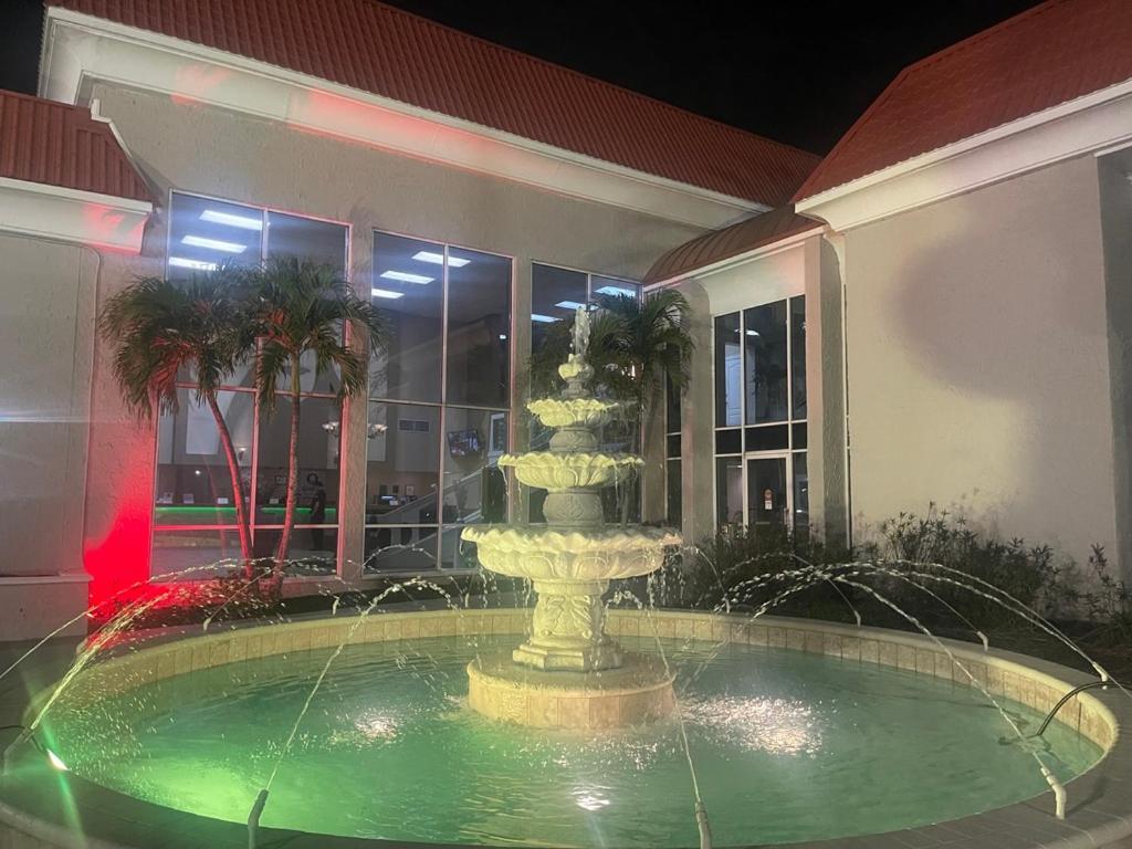 Quality Inn & Suites Conference Center New Port Richey Exterior photo
