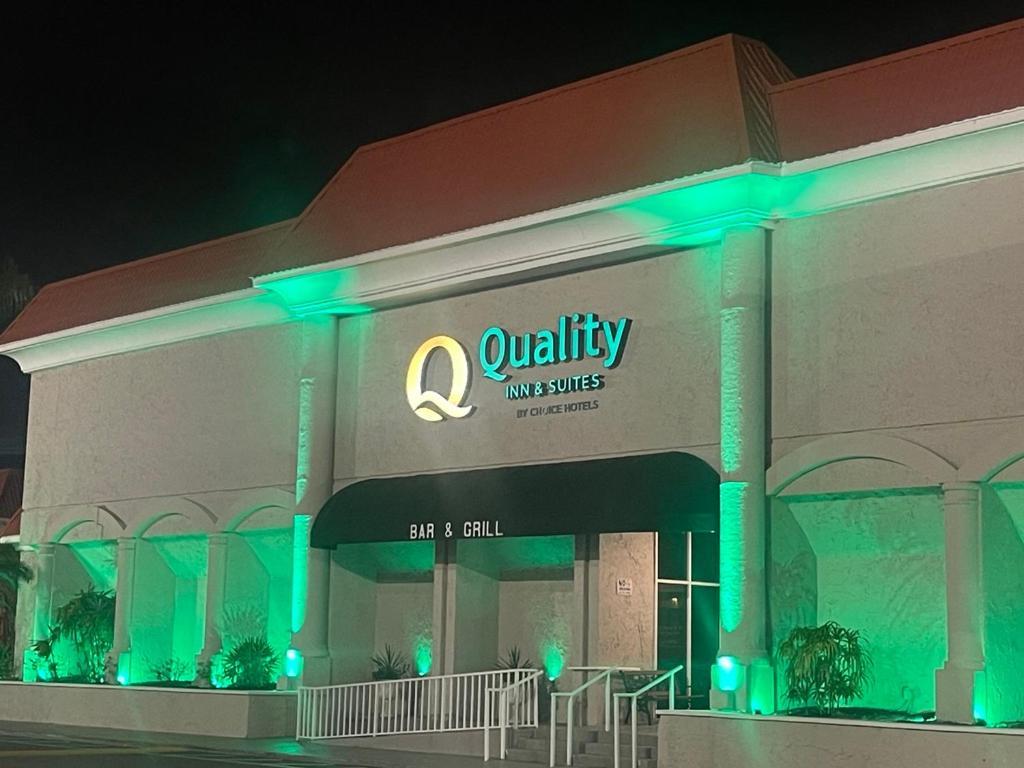 Quality Inn & Suites Conference Center New Port Richey Exterior photo